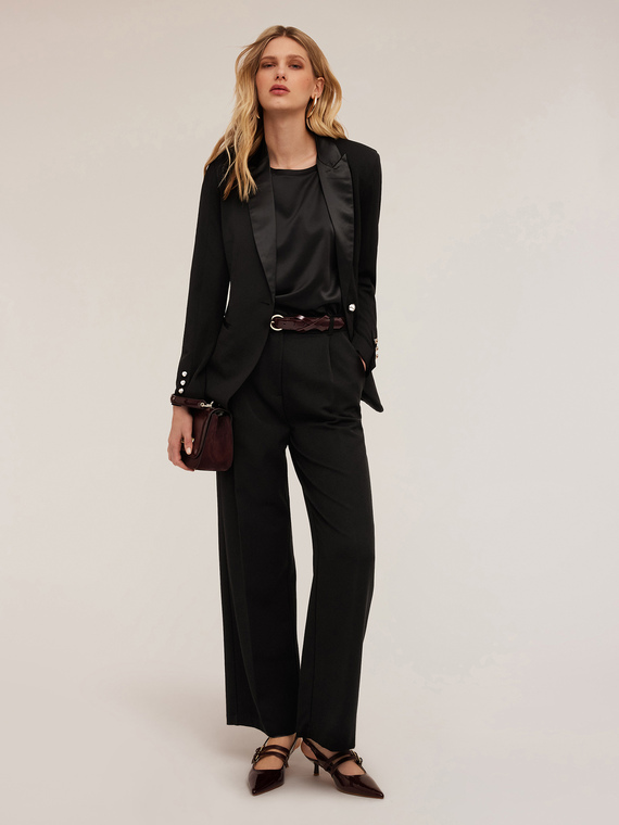 Pantalón modelo palazzo con pliegues