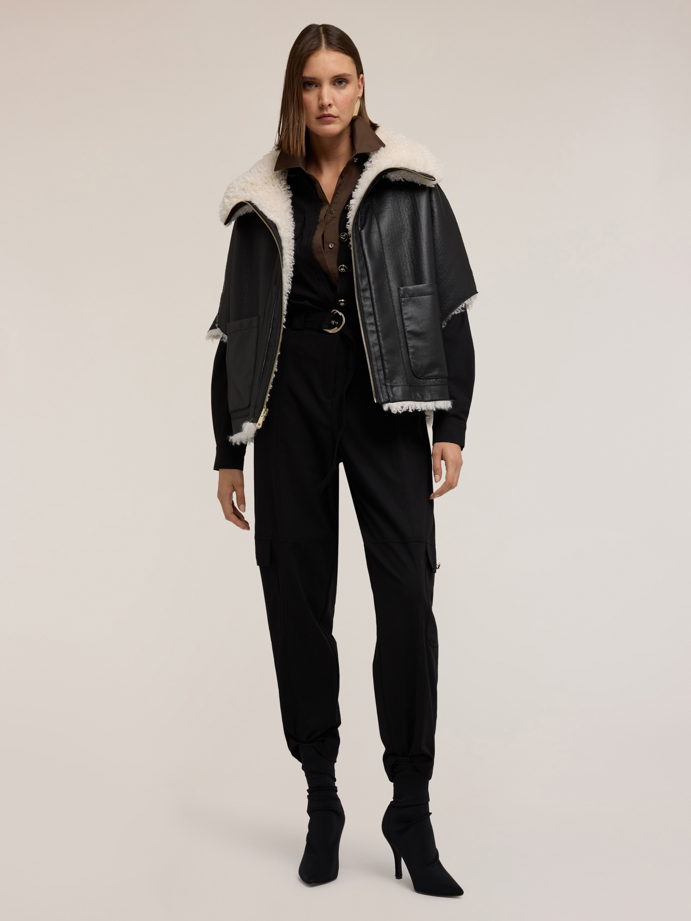Oversized shearling coat with zip and pockets image number 2