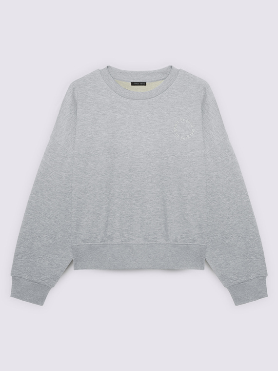 Geschlossener Pullover mit kreisförmiger Aufschrift