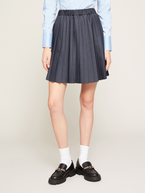 Kurzer Plisseerock im Denim-Look