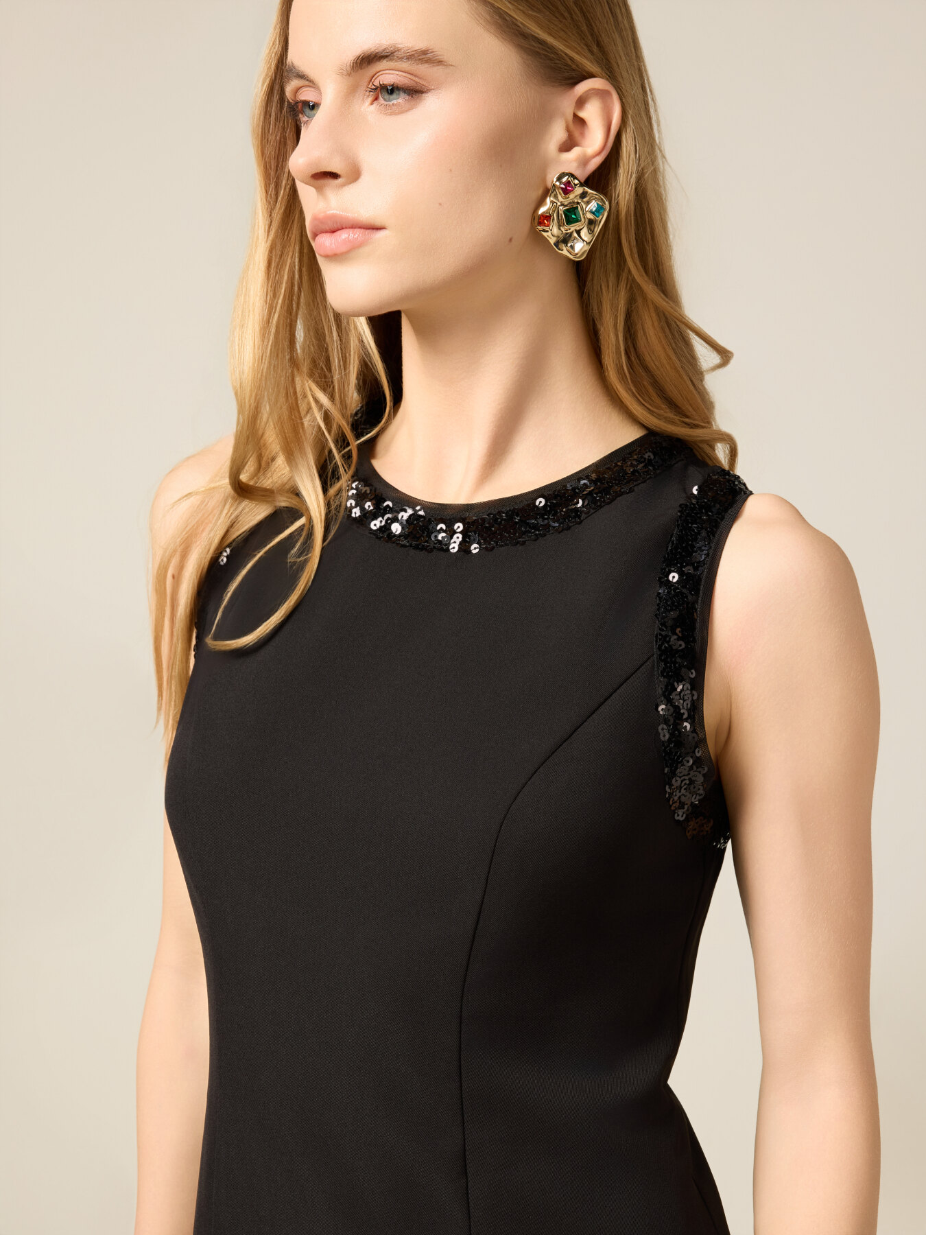 Robe fourreau avec bordures en paillettes image number 2