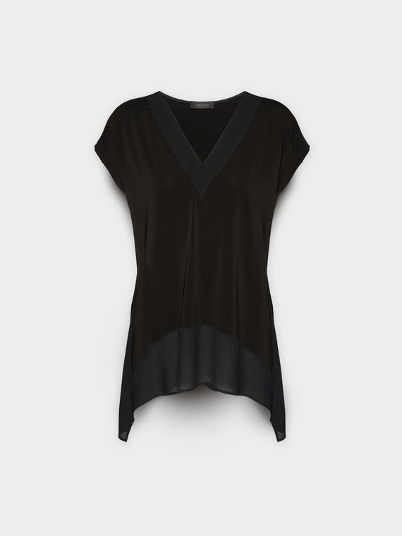 Camiseta longa com pontas na barra