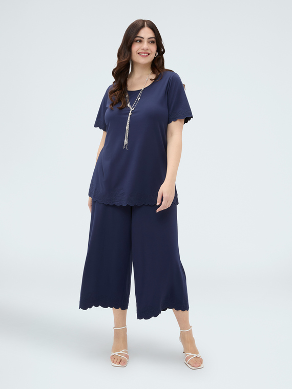 T-Shirt aus Jersey mit bestickten Details
