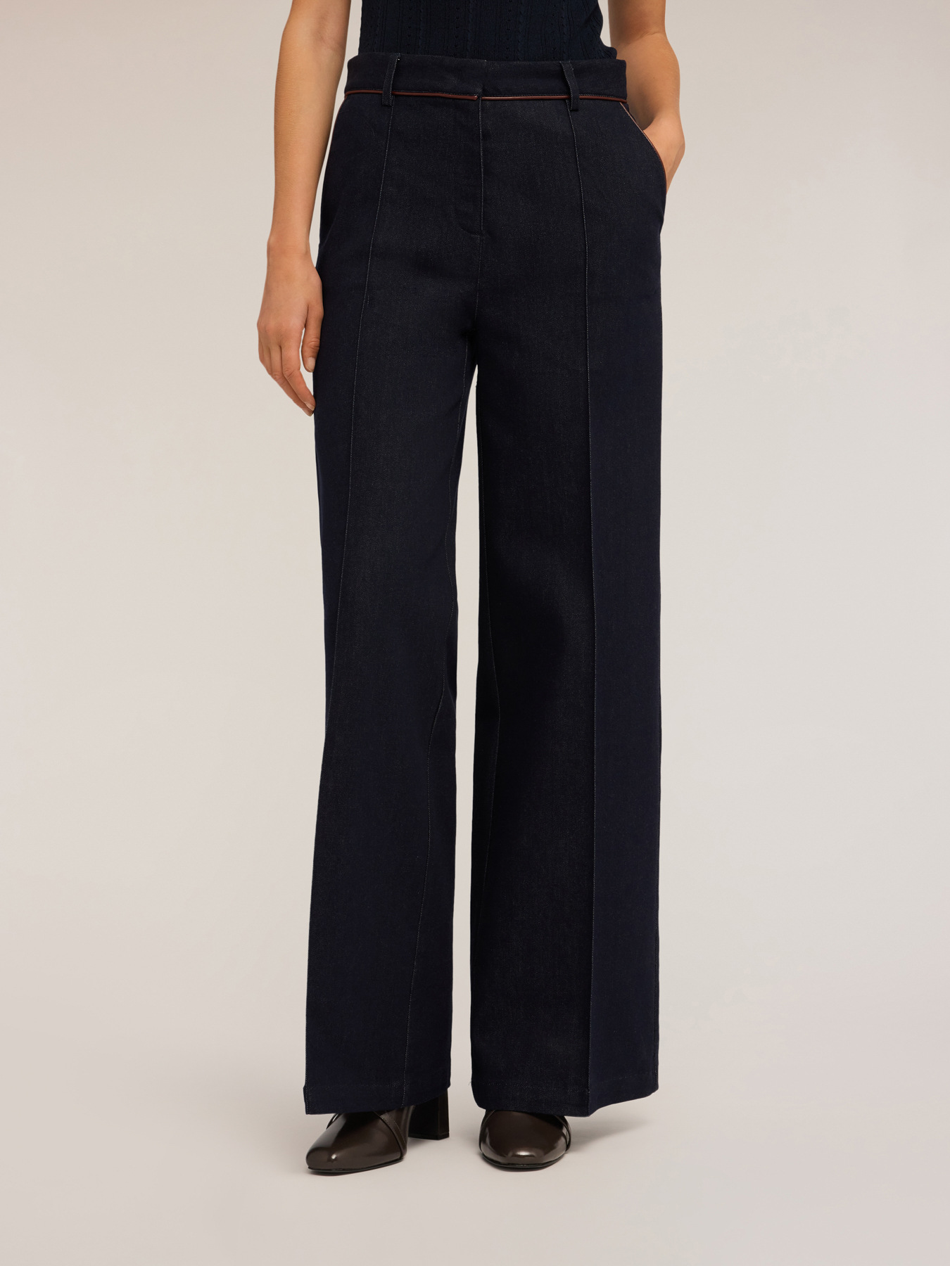Jeans palazzo con piping image number 0