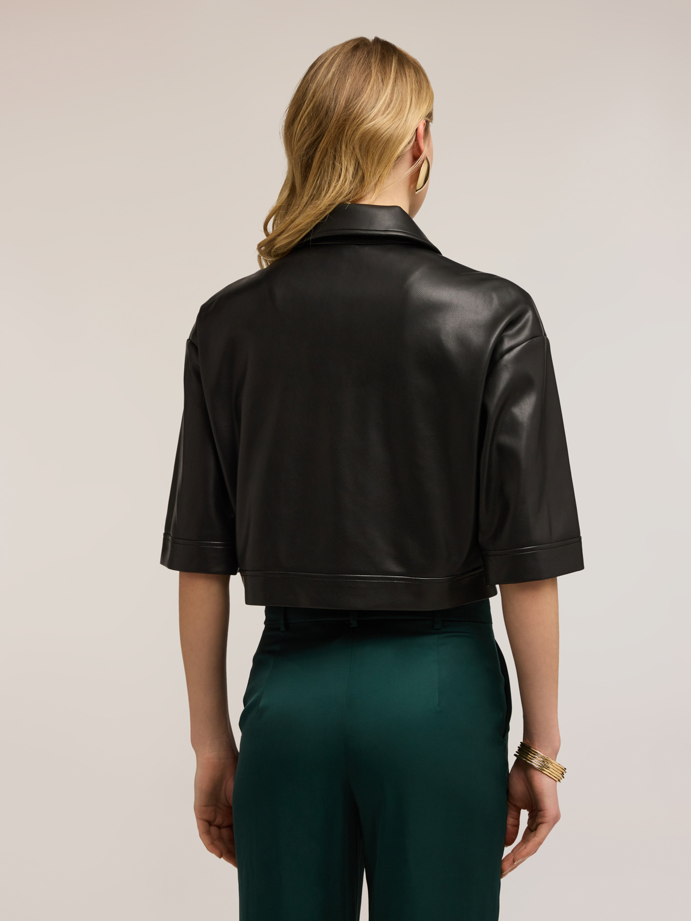 Chaqueta cropped con mangas cortas image number 1