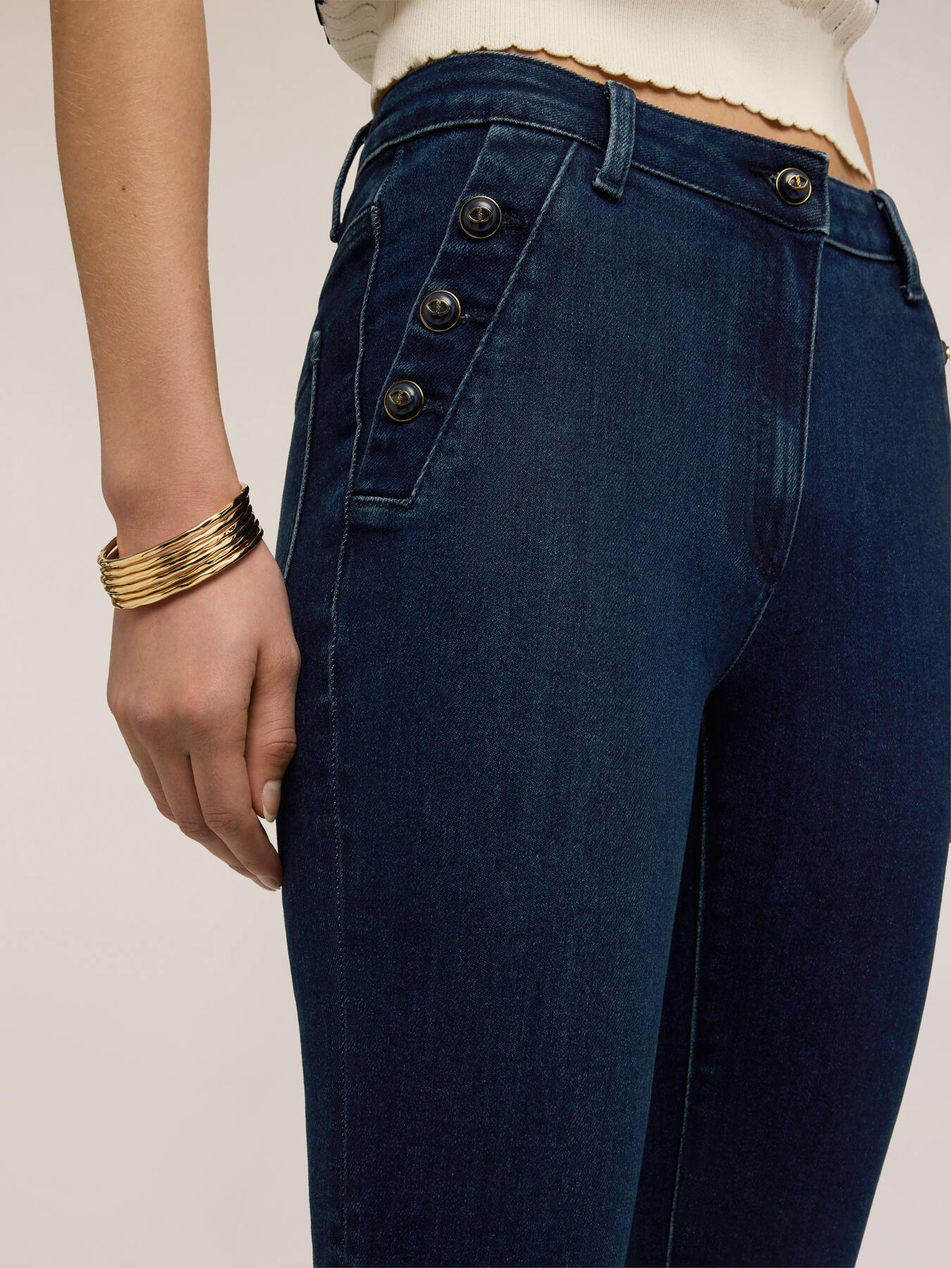 Skinny jeans with decorative buttons image number 3