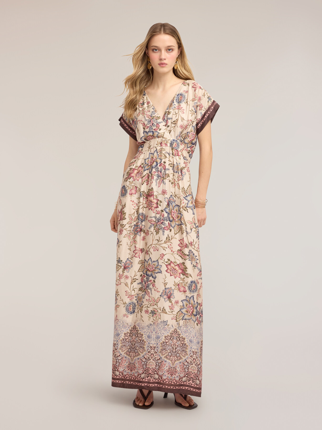 Robe longue &eacute;vas&eacute;e en satin imprim&eacute; image number 0