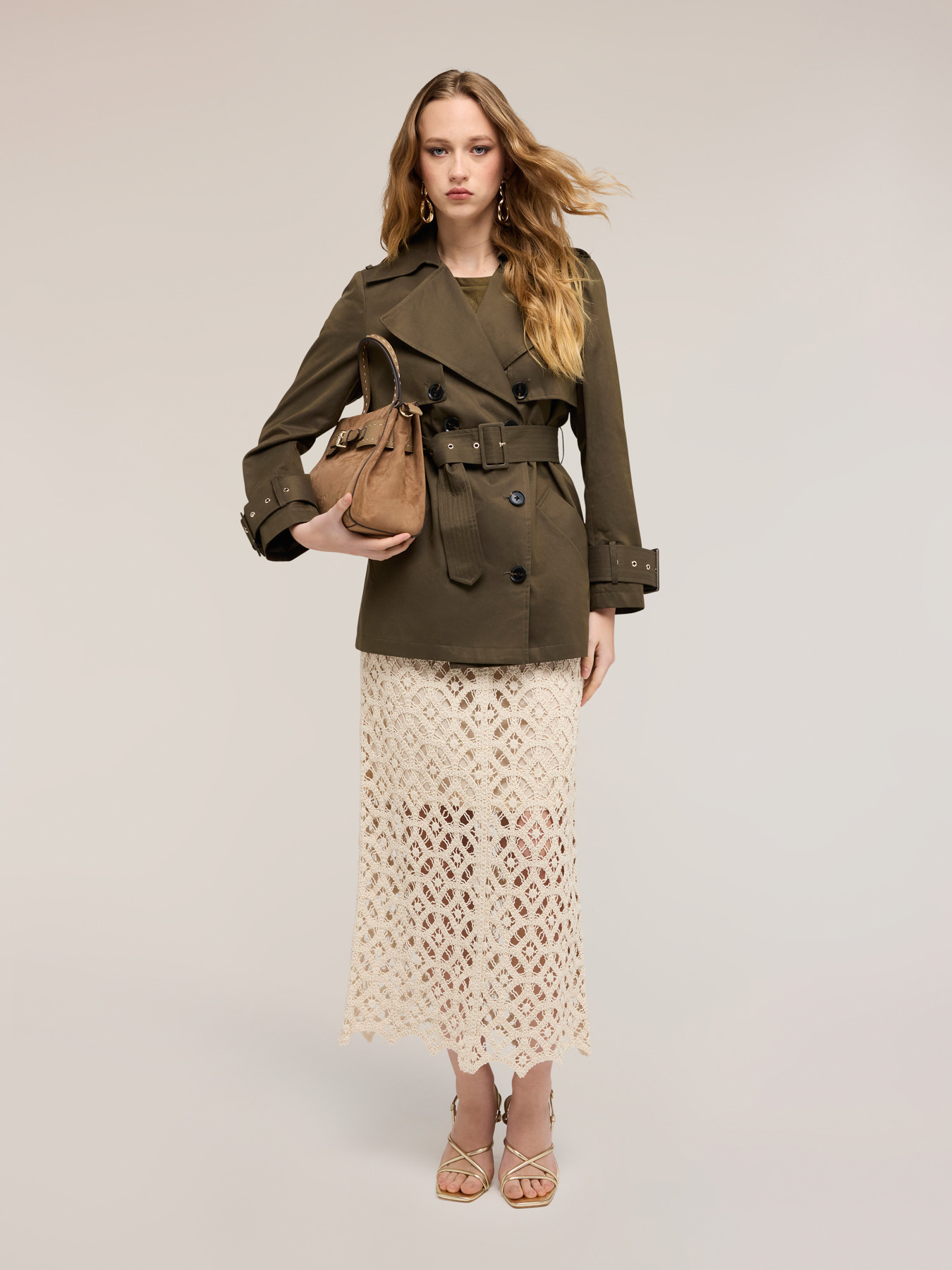 Double-breasted trench coat in cotton blend taffeta image number 3