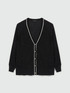 Cardigan mit weißen Bordüren und Mikro-Pailletten image number 4