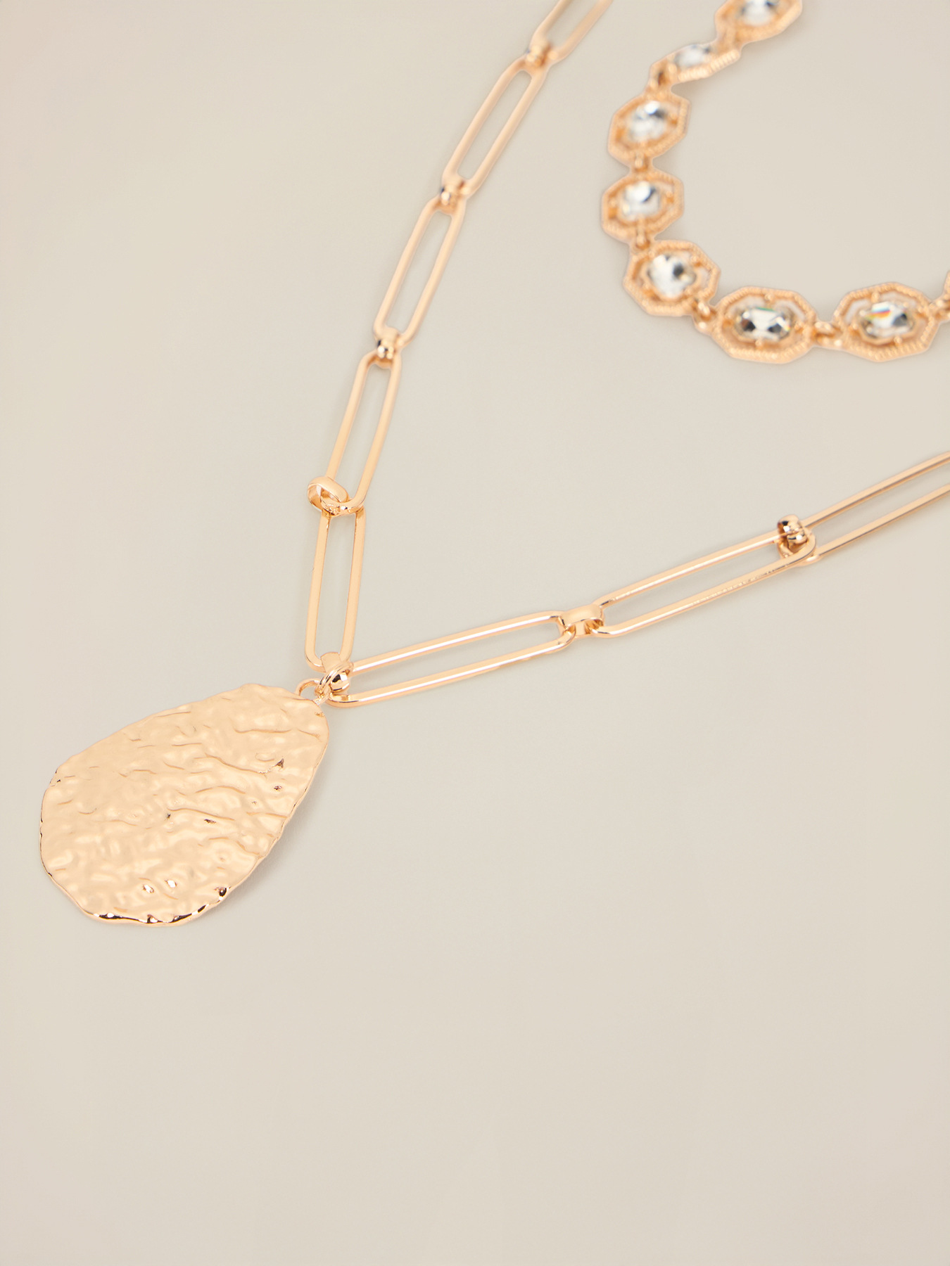 Collana doppio filo con cristalli e ciondolo image number 2