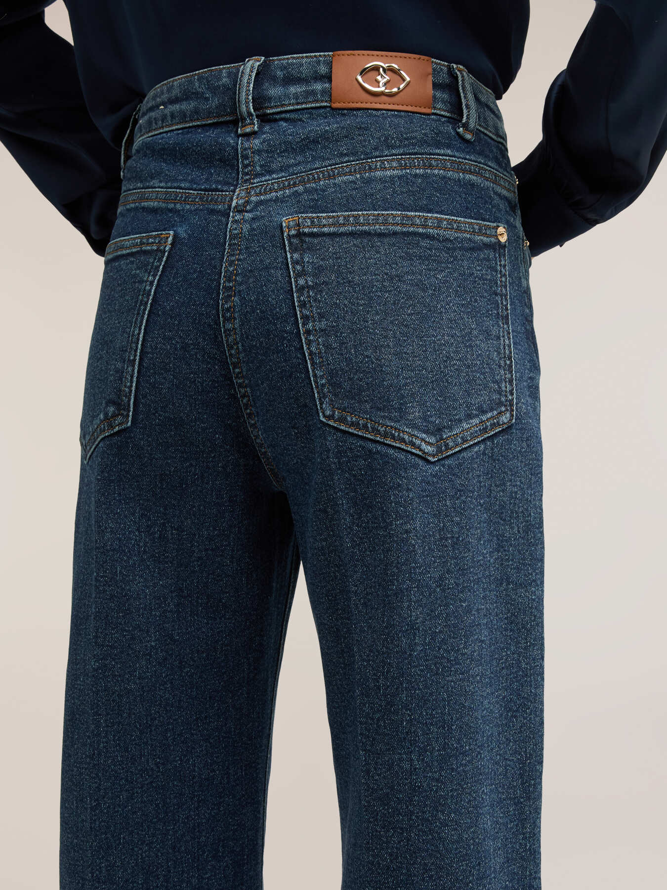 High-waisted palazzo jeans image number 3