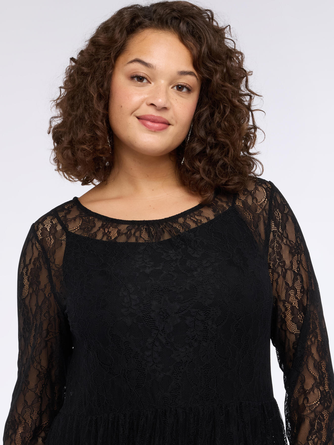 Long lace dress image number 2