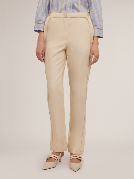Pantaloni con piping e spacco sul fondo