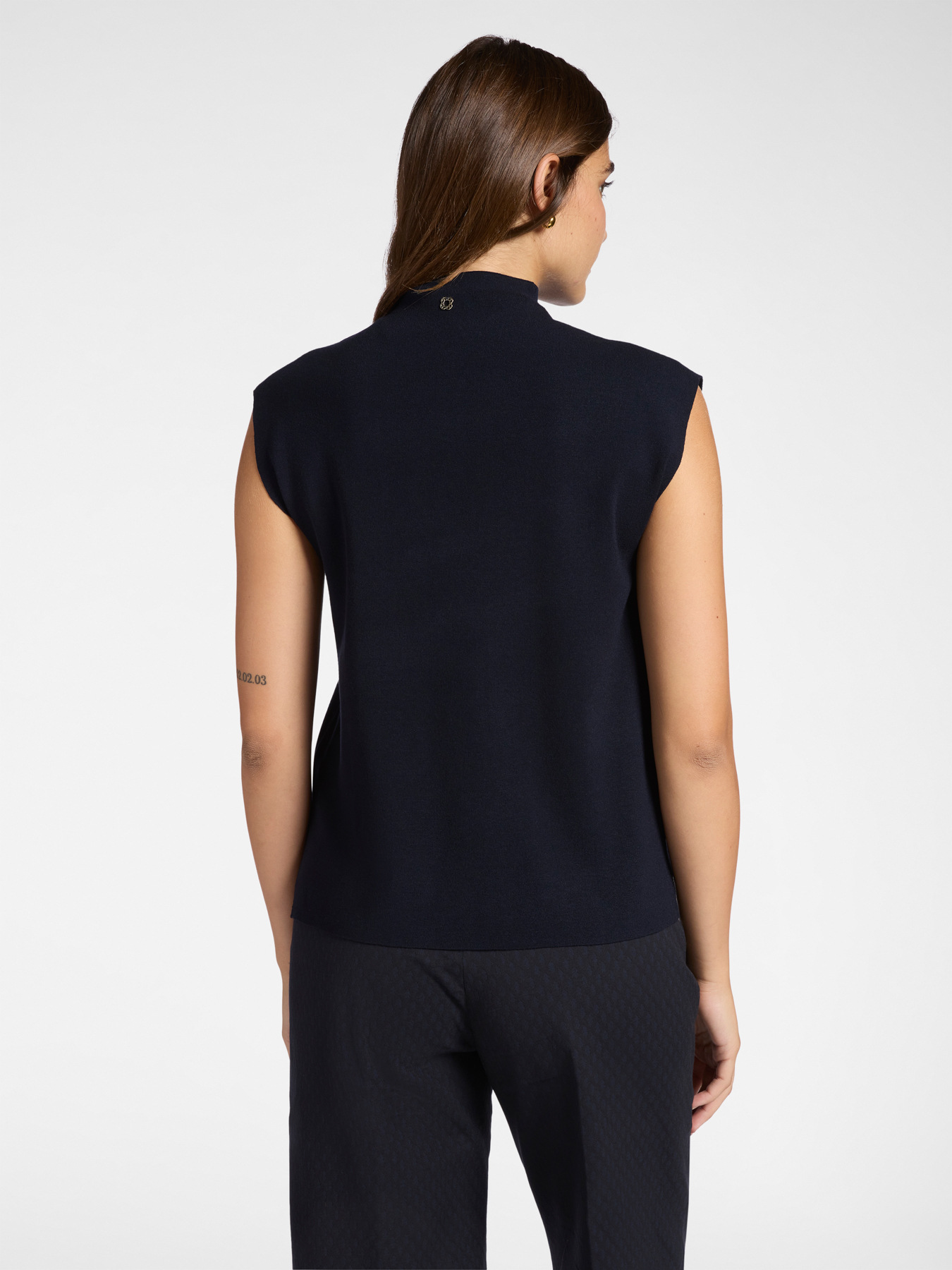 Knitted top image number 1