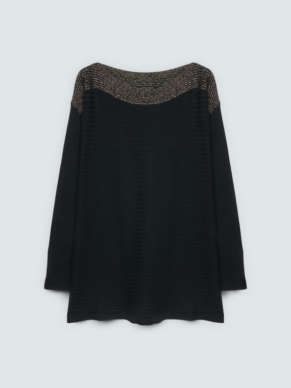 Maglia con scollo a barchetta e dettagli lurex