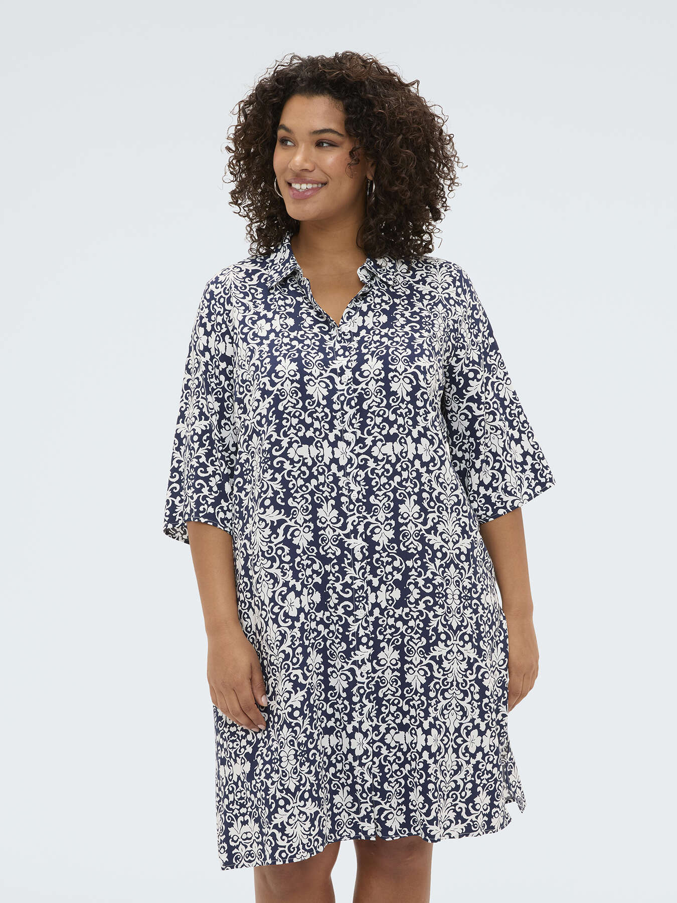 Hemdblusenkleid aus Viskose mit Print image number 4