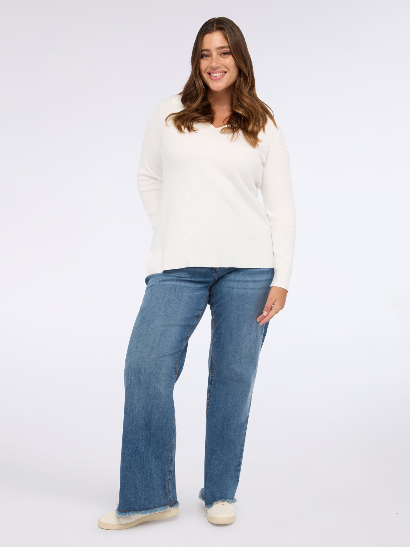 Pull à col en V avec broderie florale image number 2