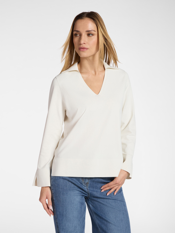 Maglia con scollo a V e colletto