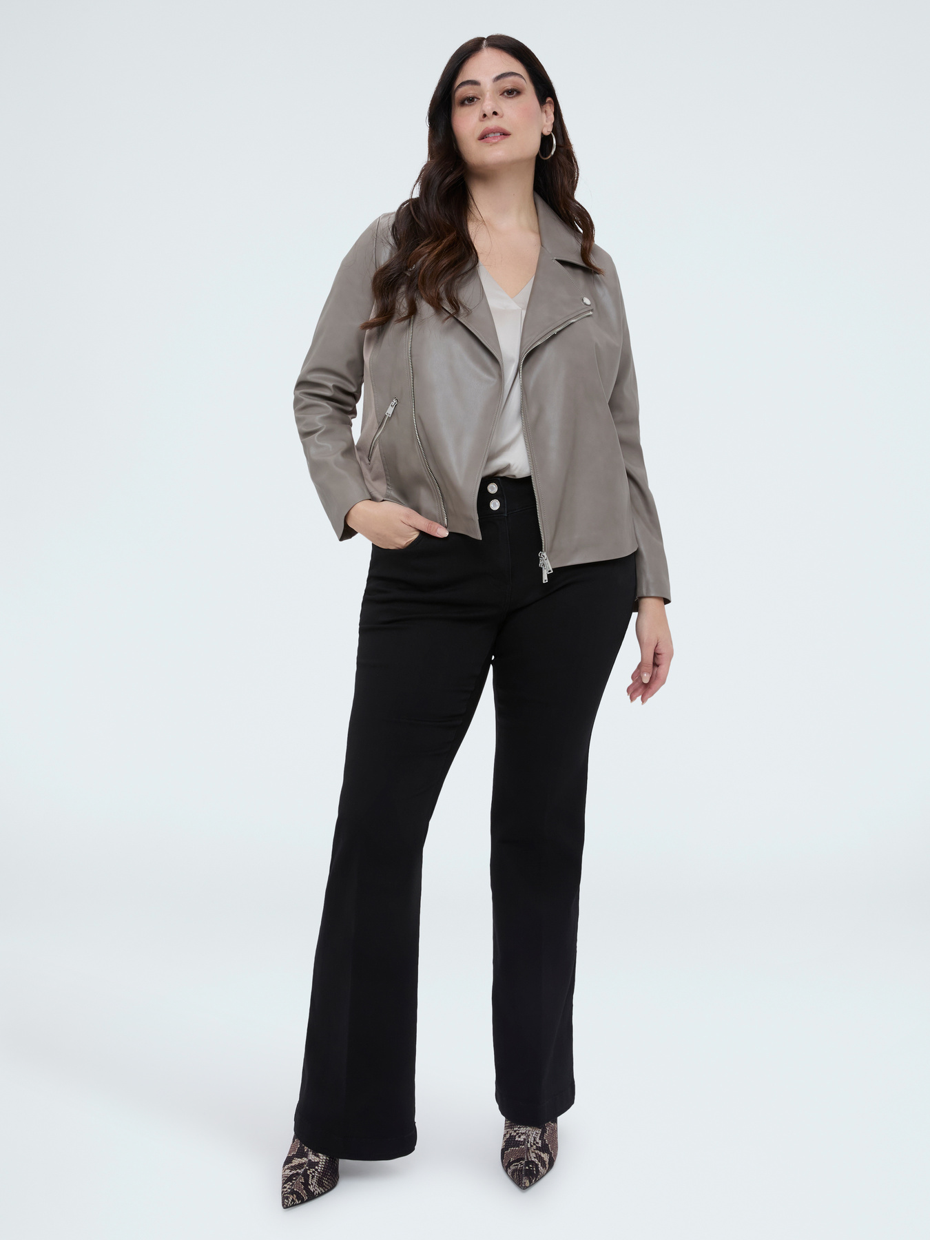Jeans Flare Waschung schwarz image number 5