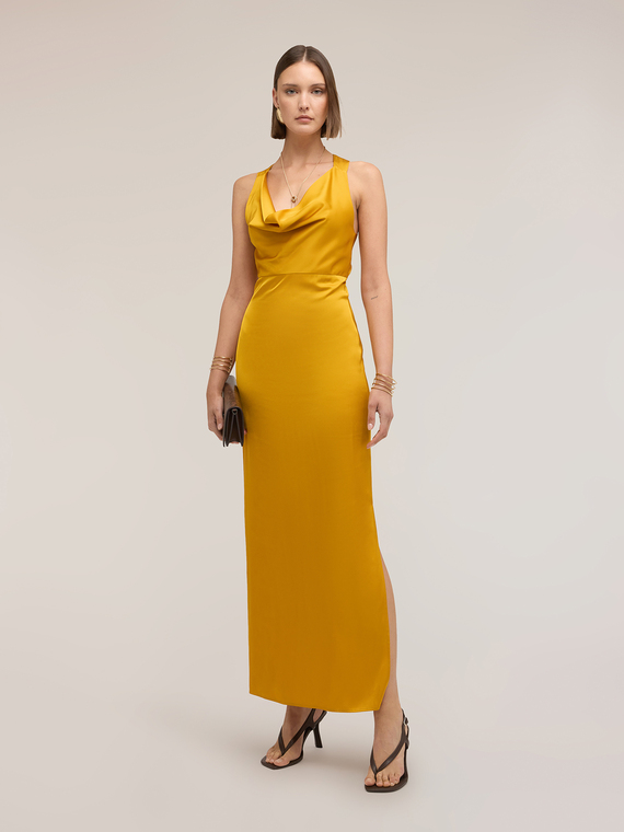 Rochie lungă din satin cu drapaj