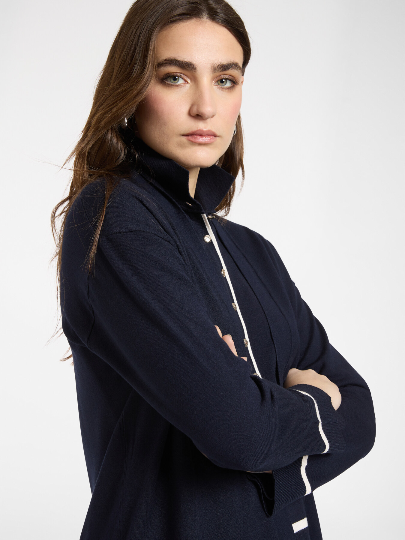 C&aacute;rdigan de mezcla de viscosa con detalles de rayas image number 3