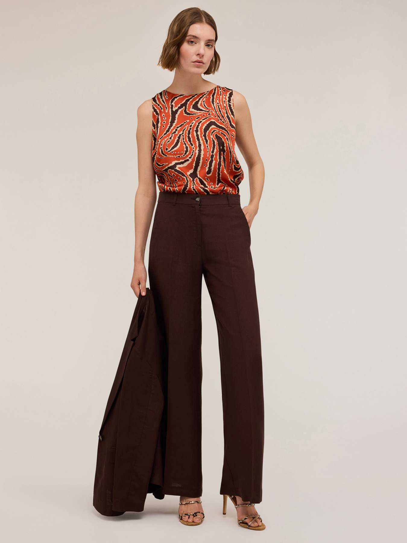 Flowing printed top with rear slit image number 0