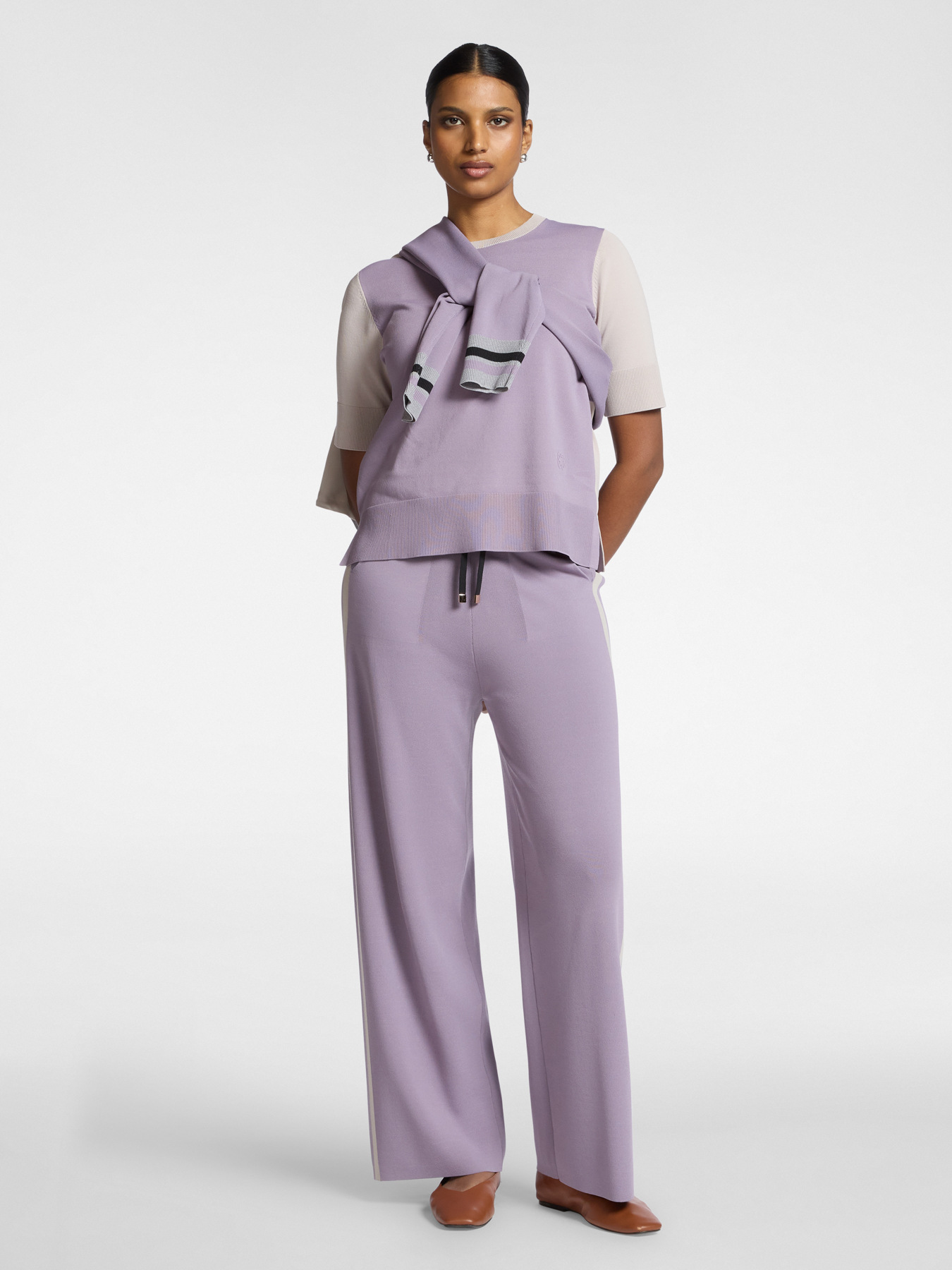 Short-sleeved viscose blend top image number 2