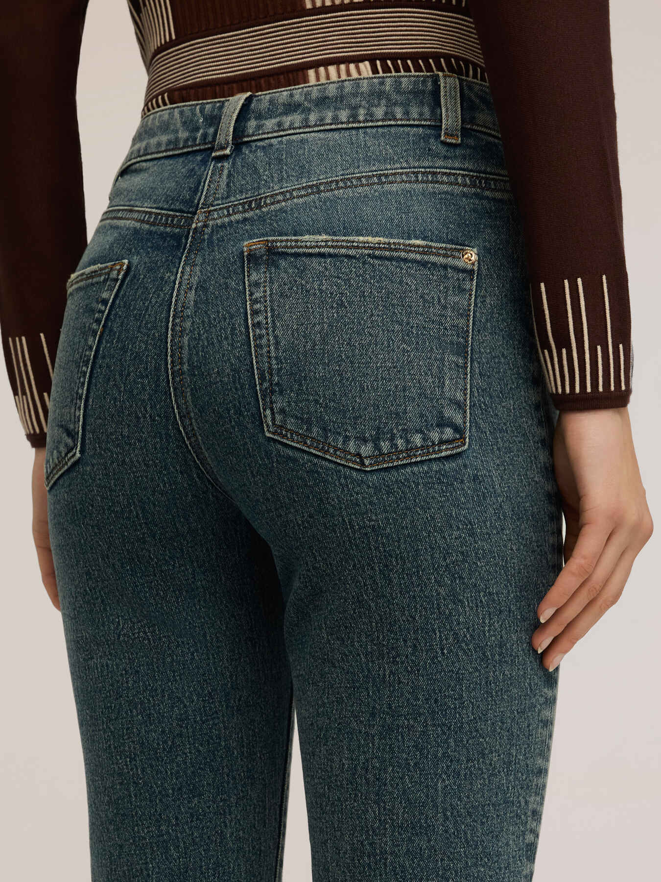High-waisted mum fit jeans image number 3