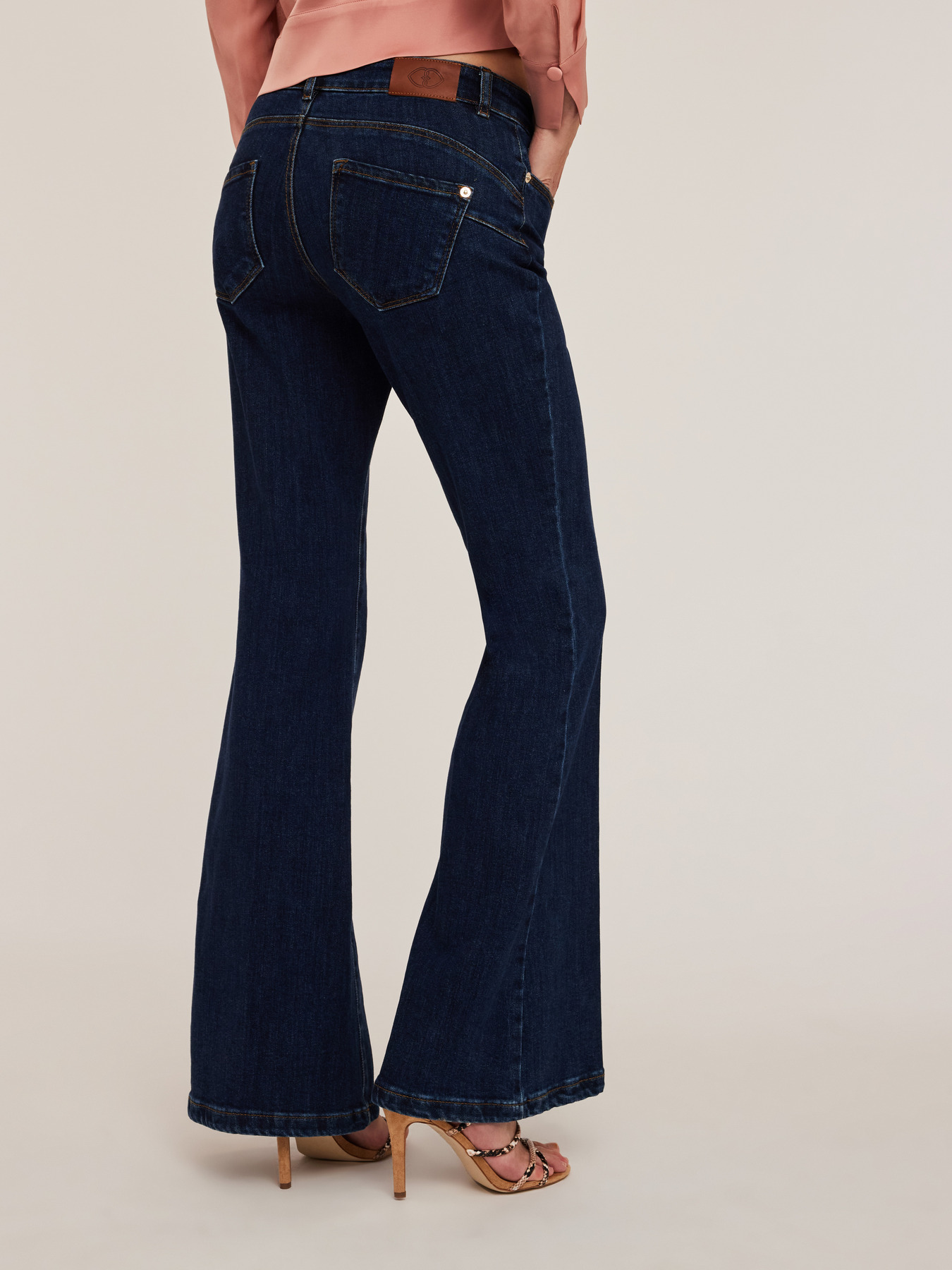 Elle push-up flared jeans image number 1