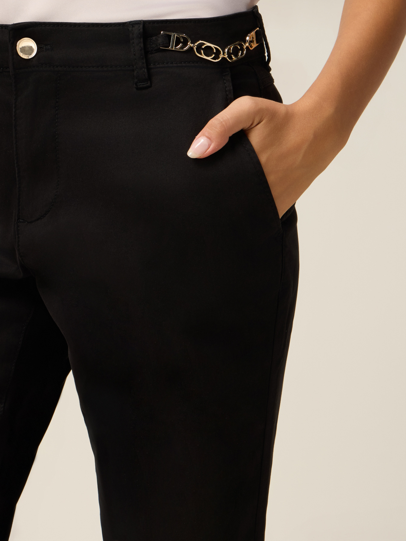 Pantaloni chinos in cotone-lyocell image number 2