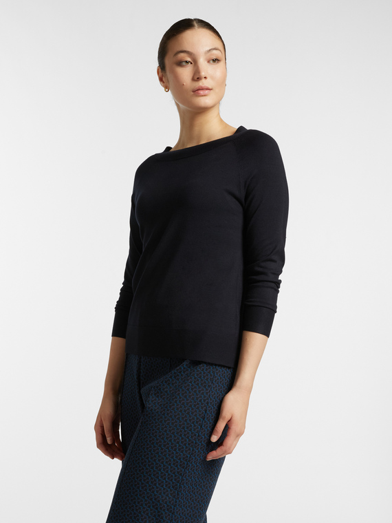 Sweater with boat neck