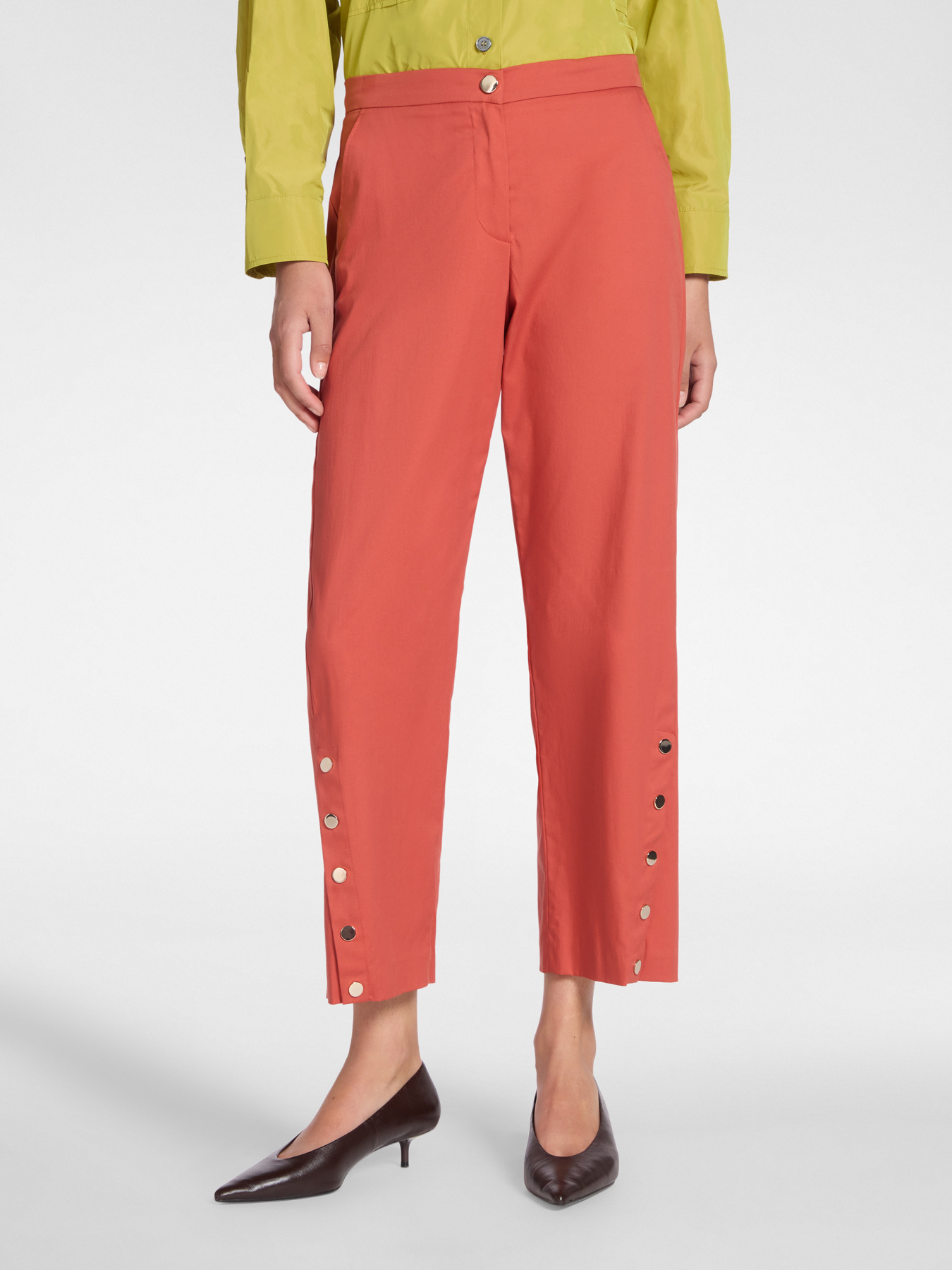Pantaloni in gabardina con bottoni image number 2
