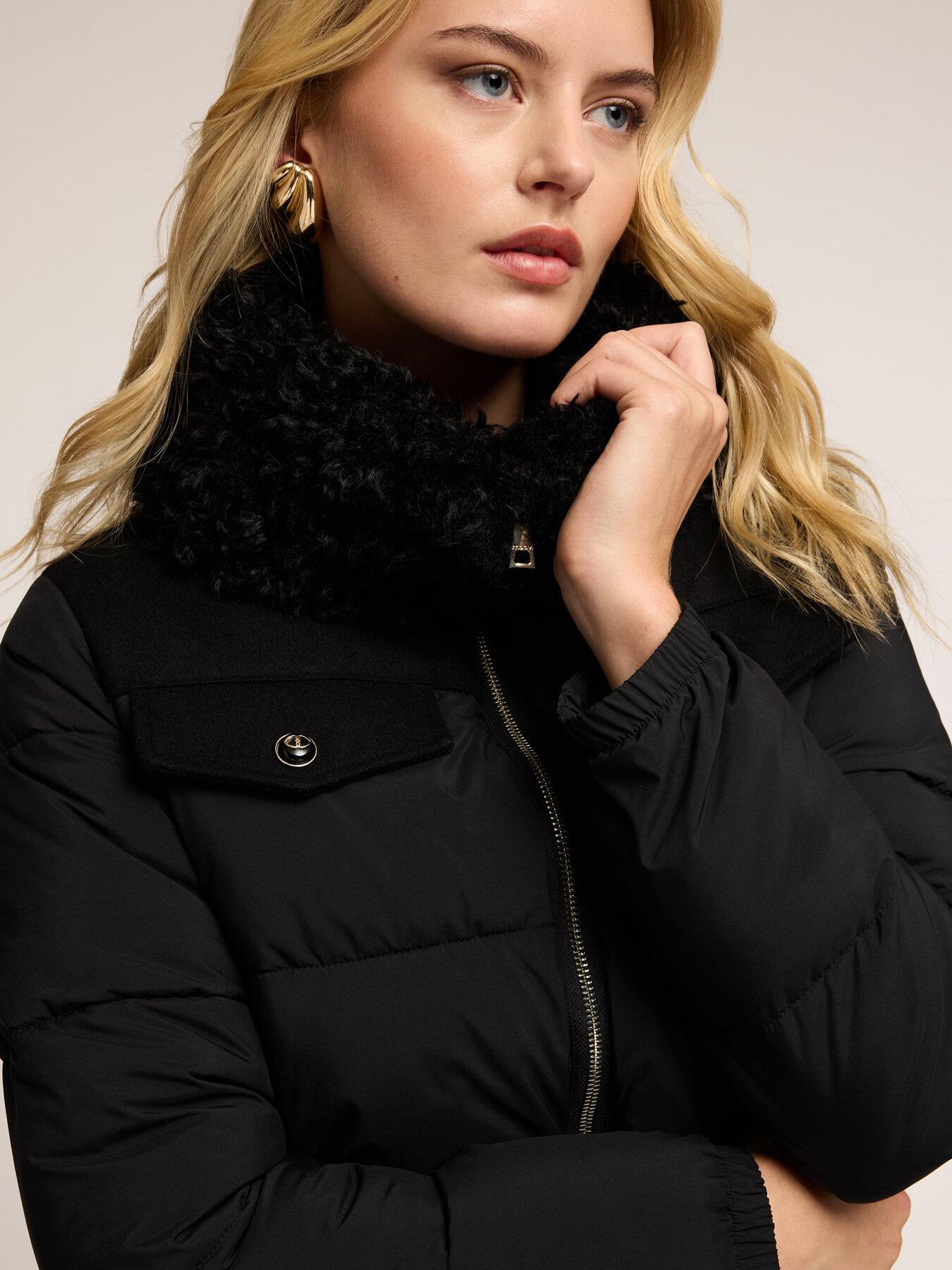Short belted down jacket image number 3