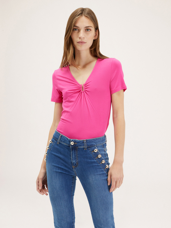 T-shirt con dettaglio metallico