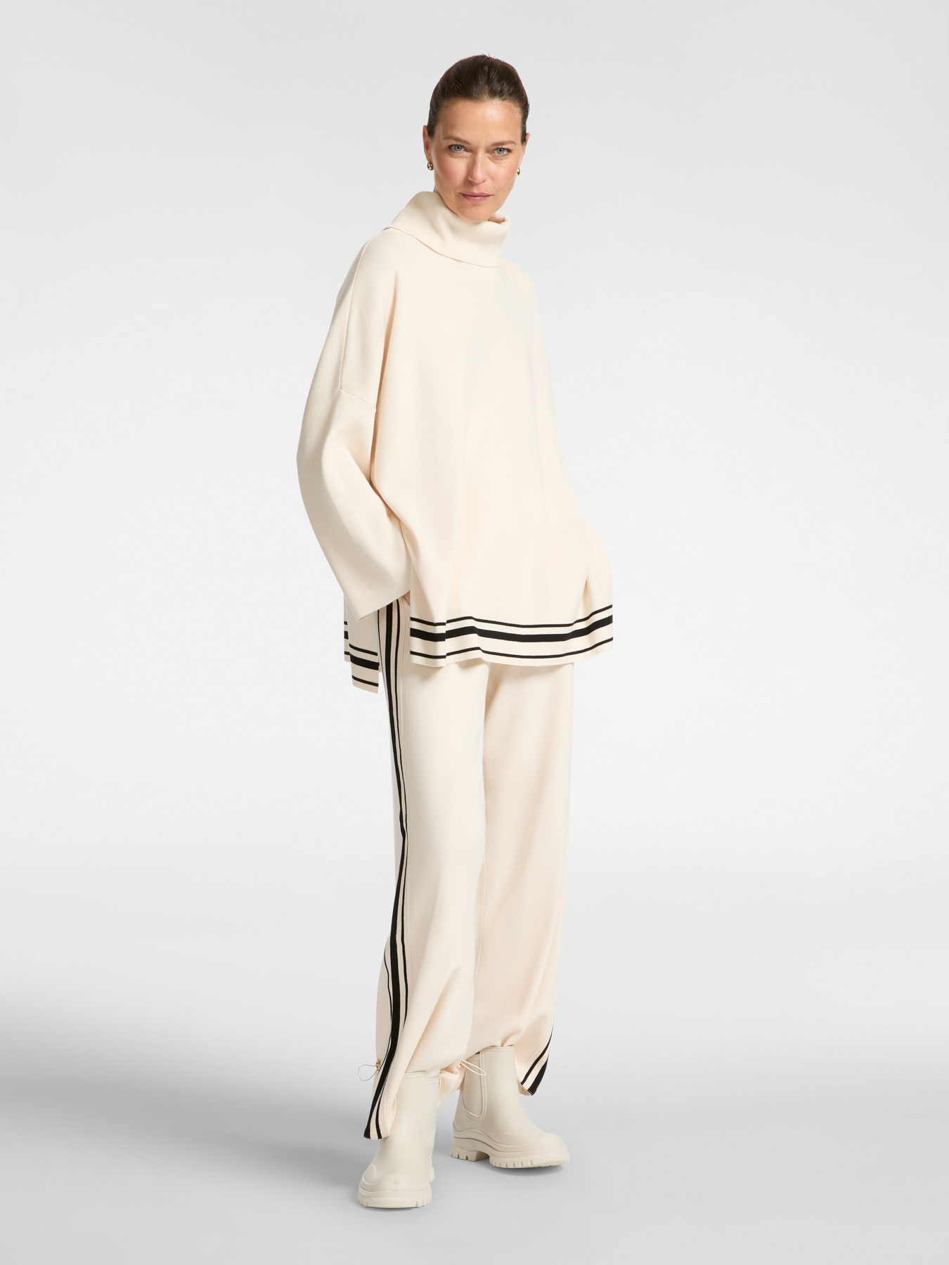 Striped border oversized jumper image number 2