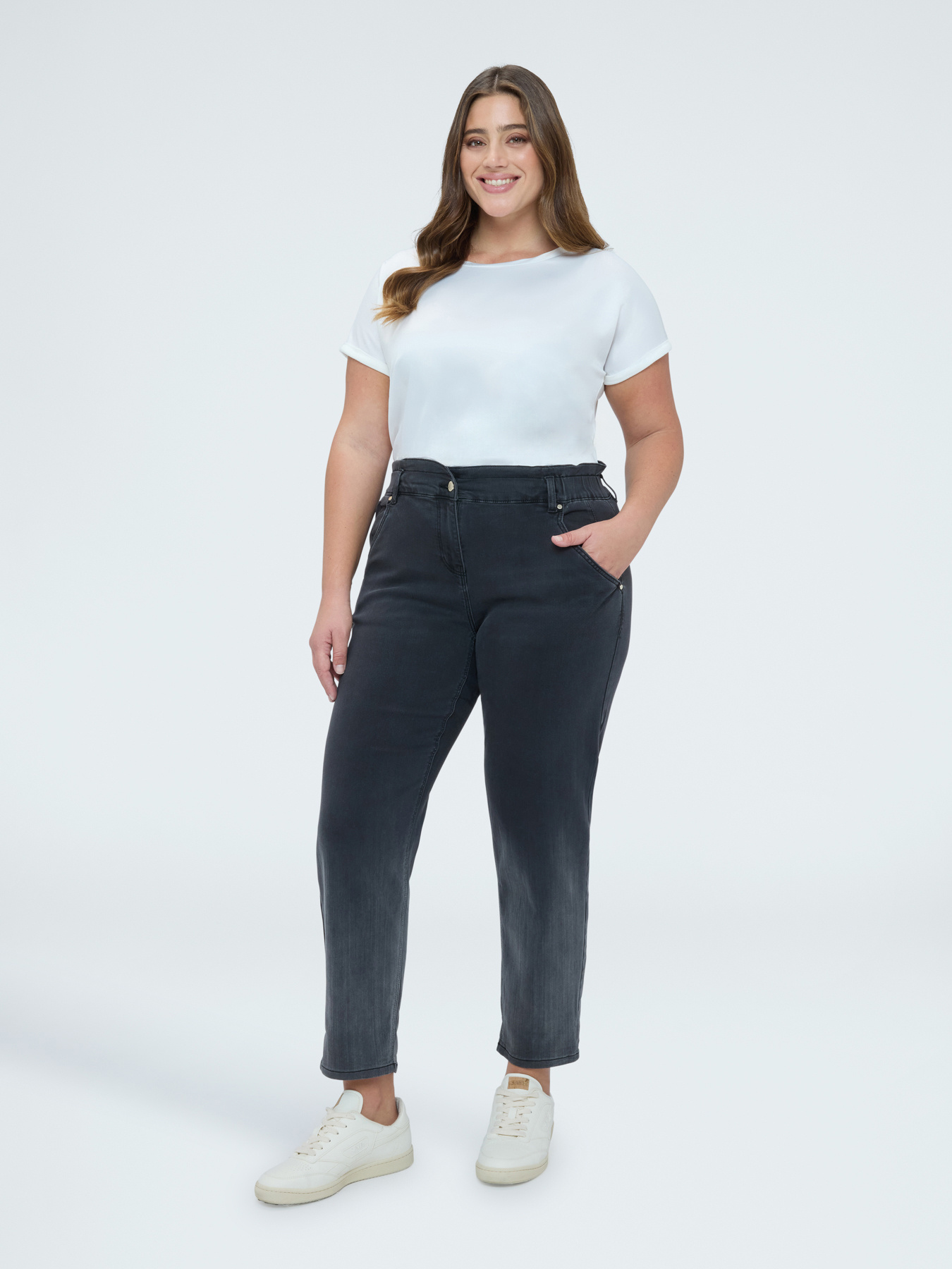 Balloon Jeans black wash image number 0