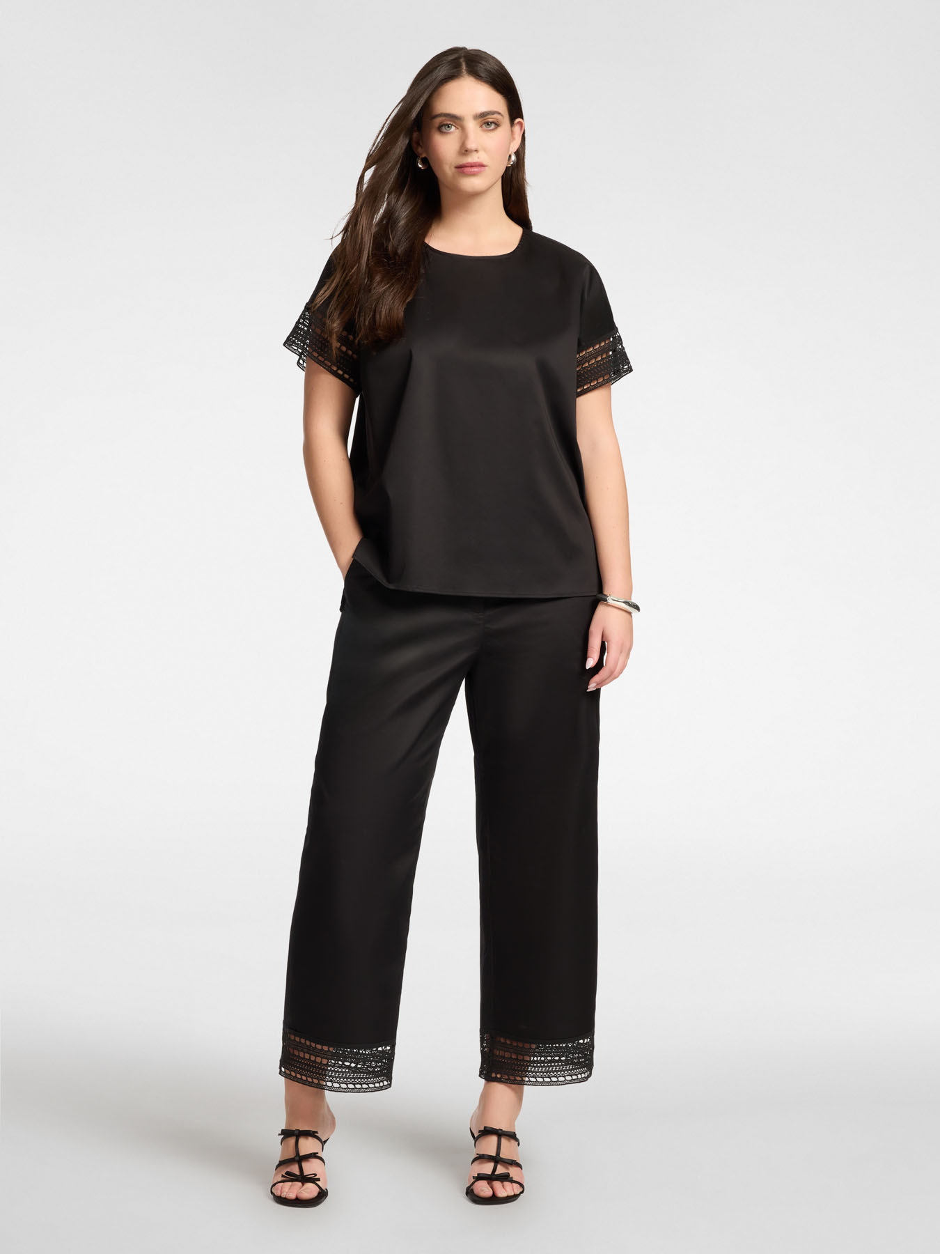 Blusa con bordi in pizzo image number 2