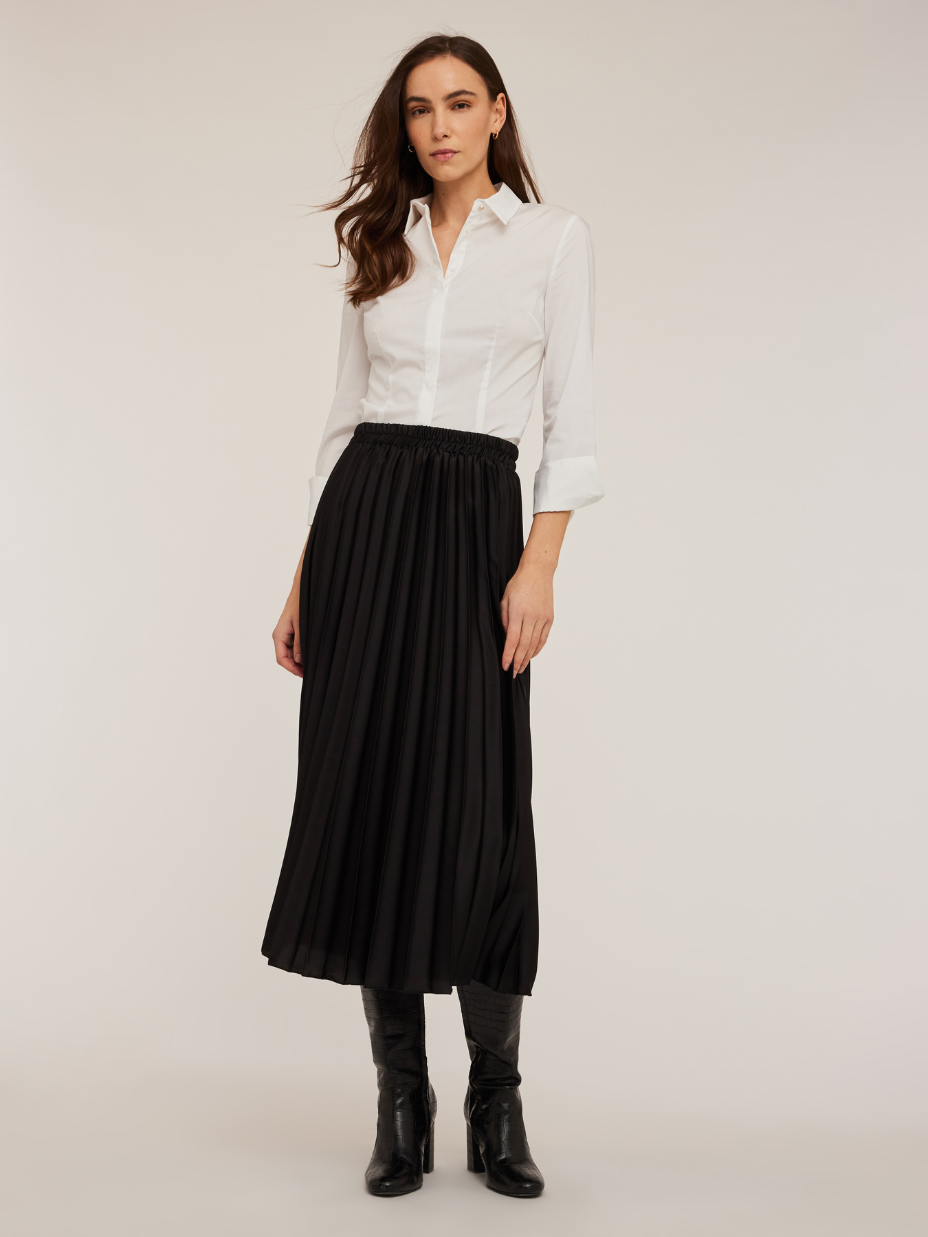 Pleated midi skirt in satin image number 0