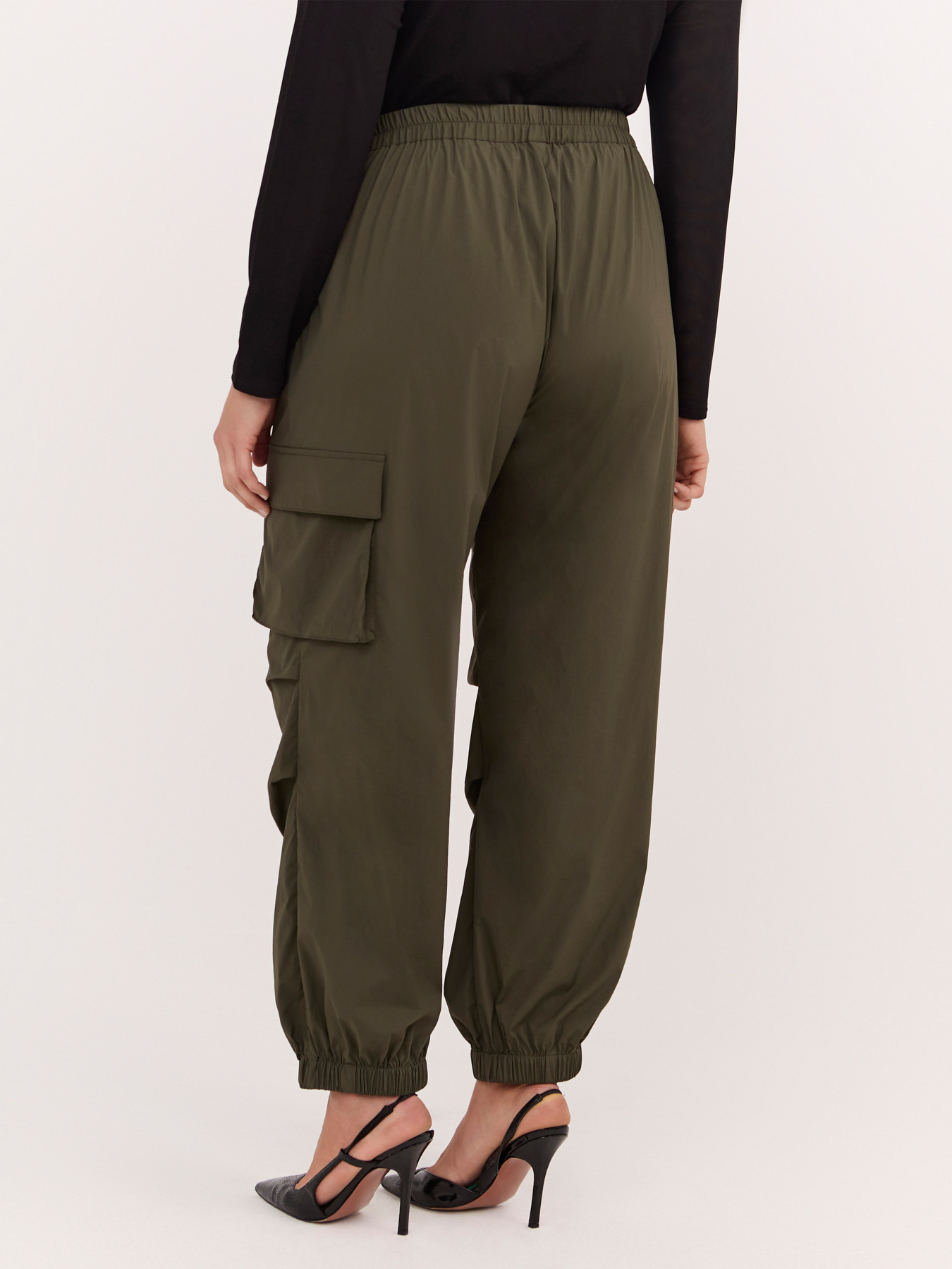 Pantalones cargo de nylon image number 1