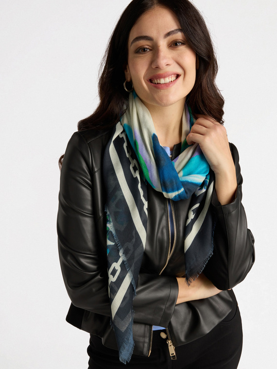 Floral scarf with trims