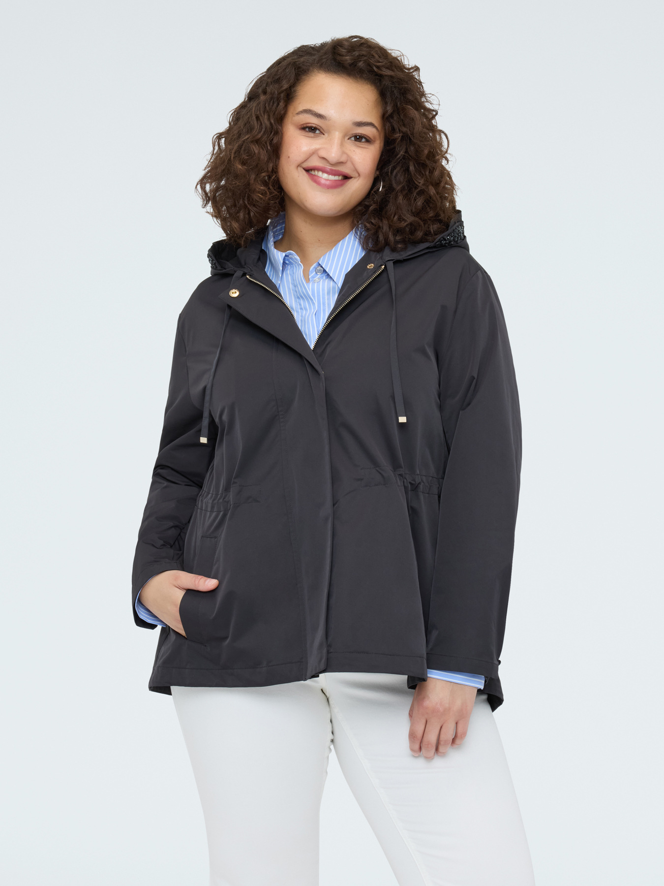 Parka with hood and appliqu&eacute;s image number 1