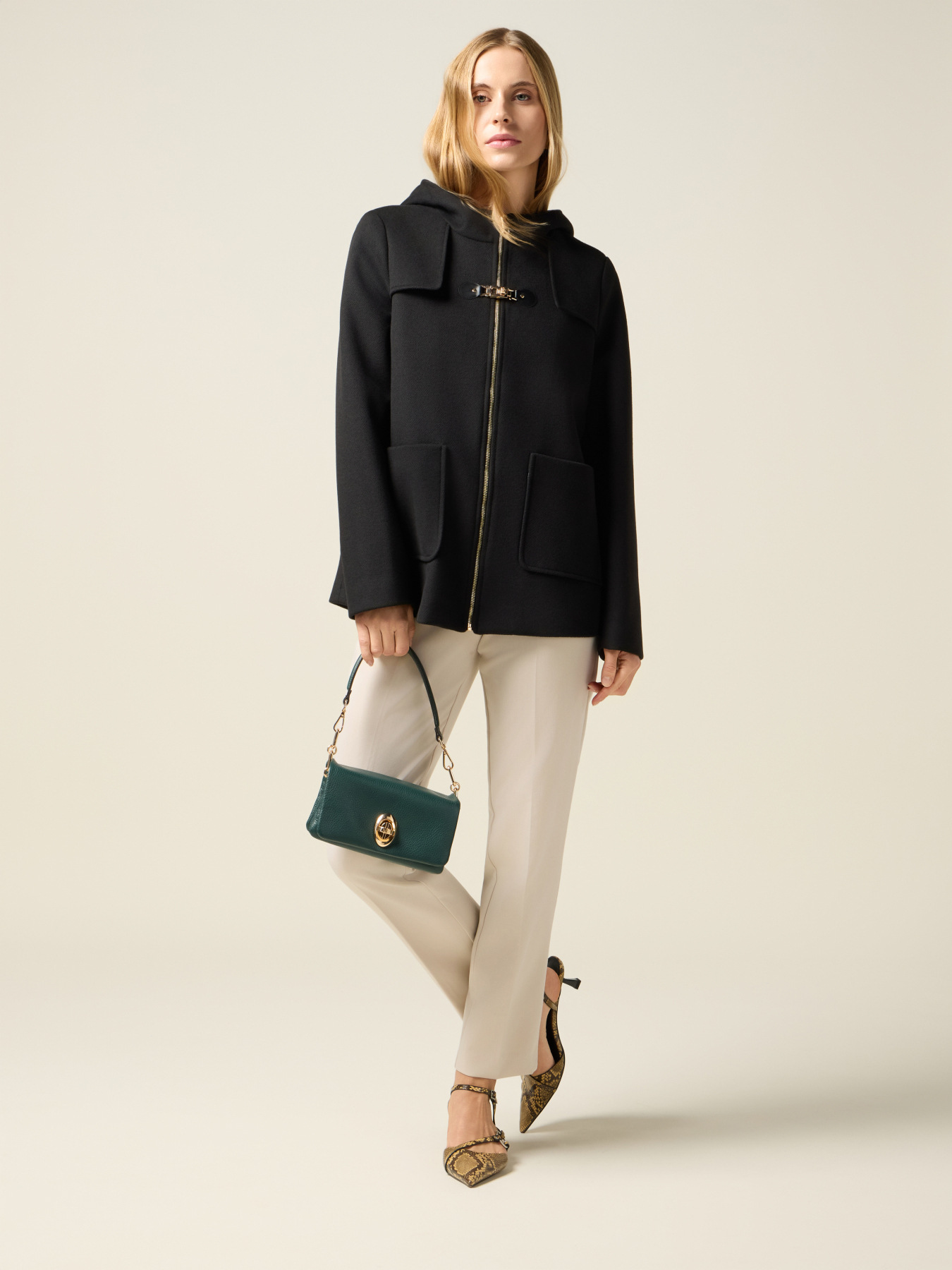 Giubbotto con cappuccio e fibbia image number 3