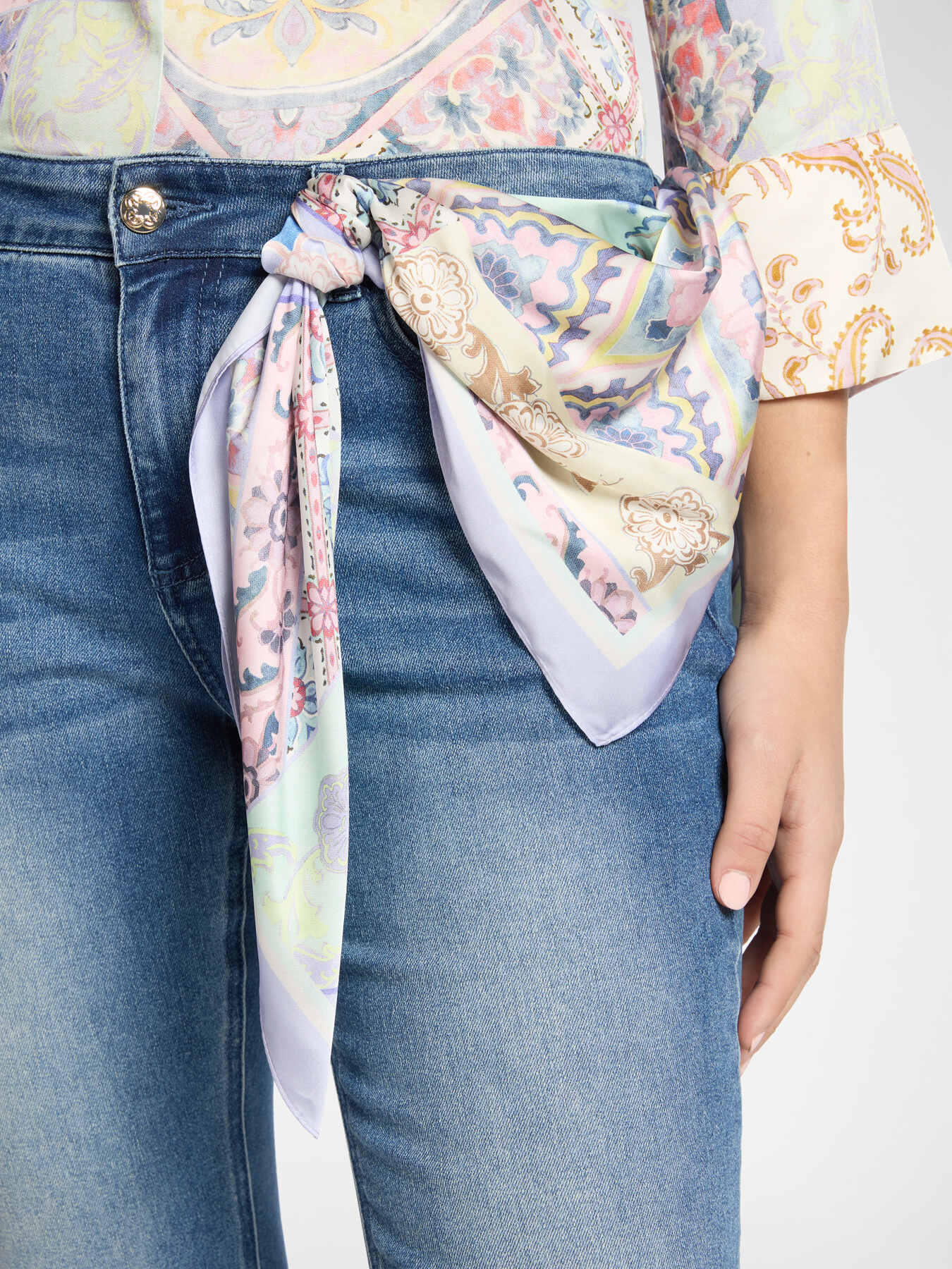 Jean regular avec foulard, "Rose" image number 3