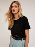 T-shirt con paillettes e scritta ricamata image number 2