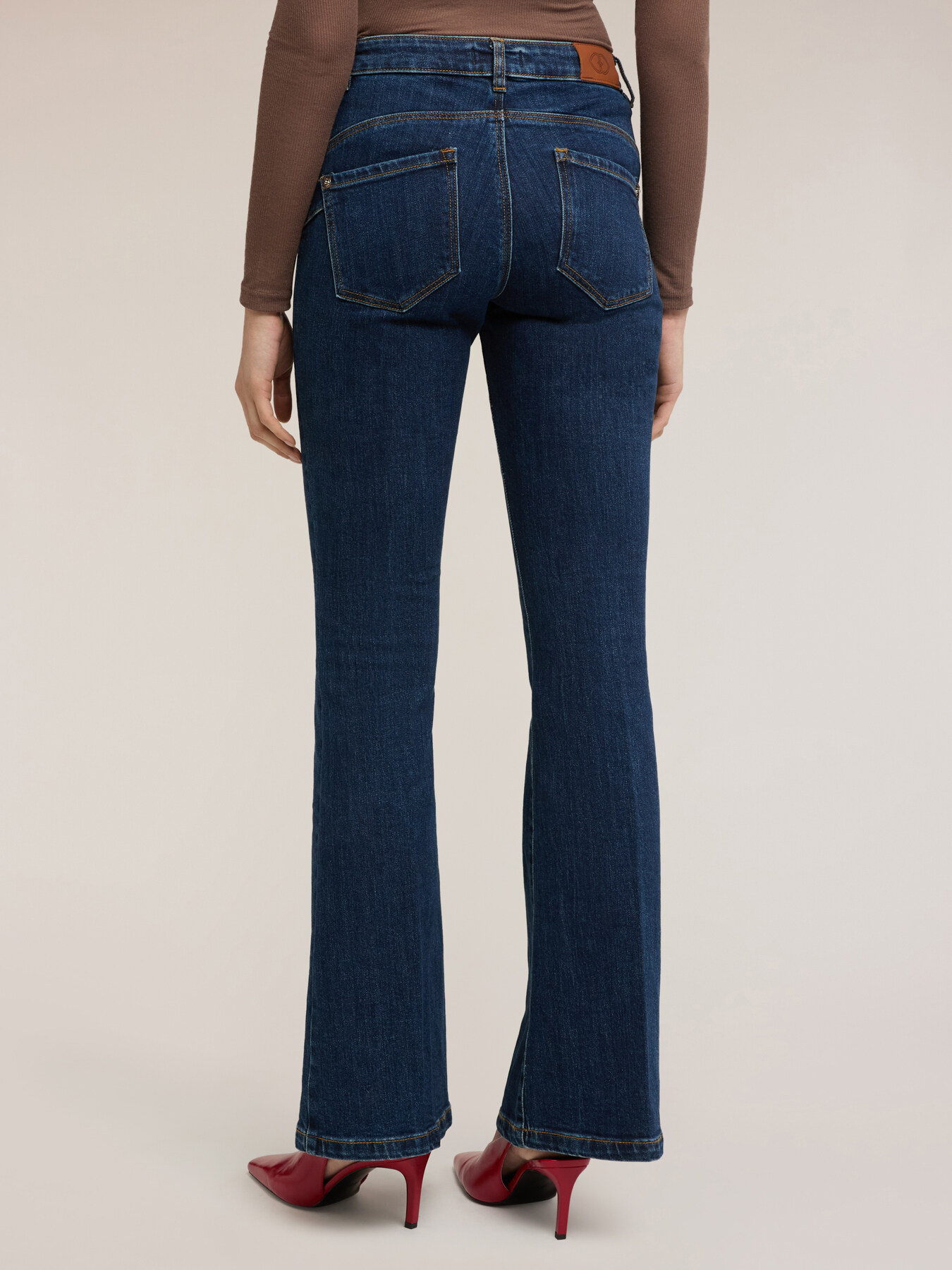 Elle flare jeans image number 1