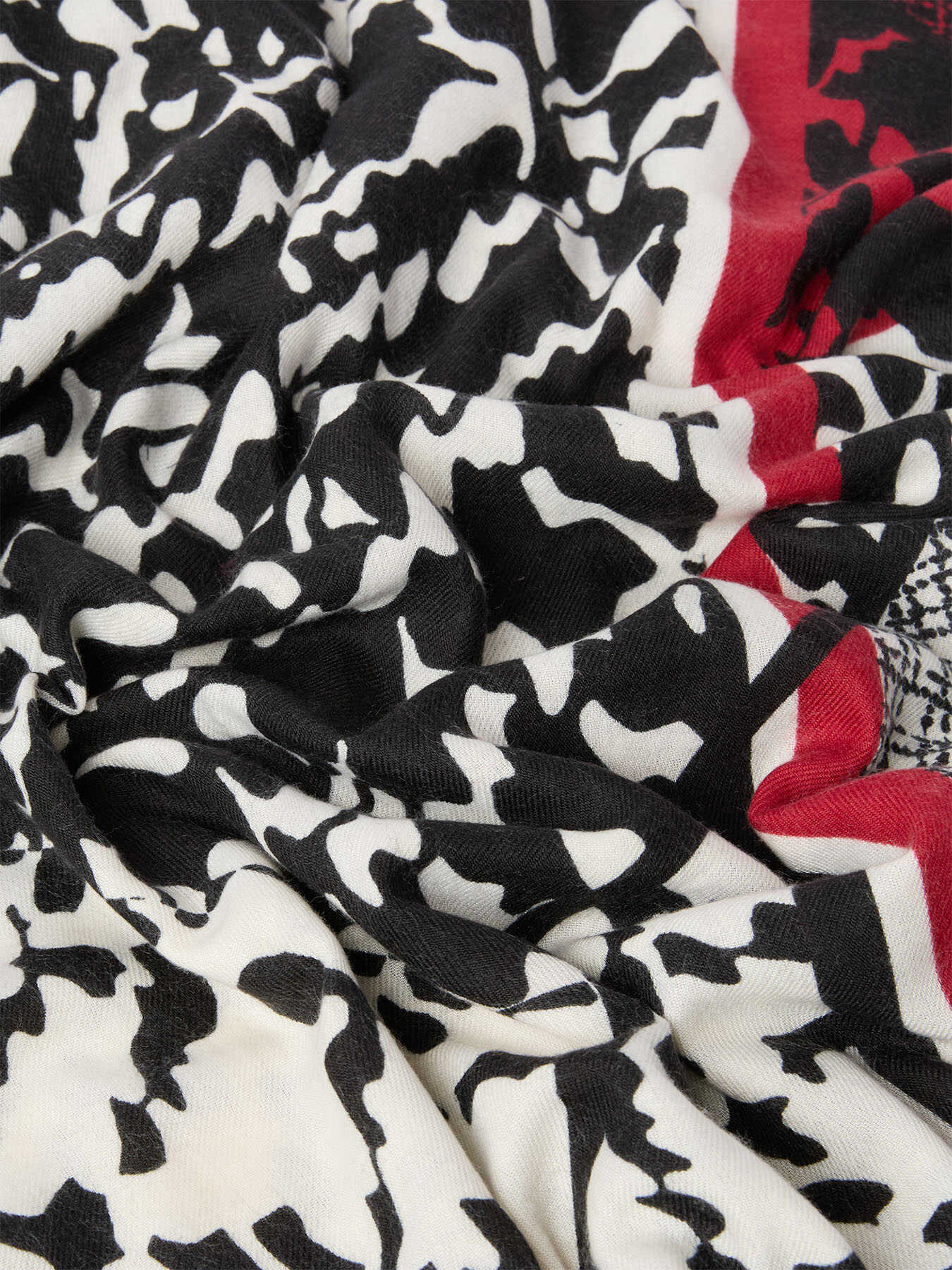 Bufanda larga con estampado image number 2