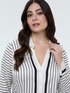 Camicia a righe con scollo a V image number 2