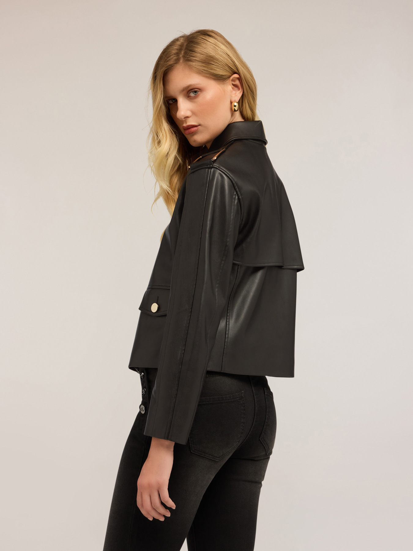 Jacke mit Schnallen an den Schultern image number 1