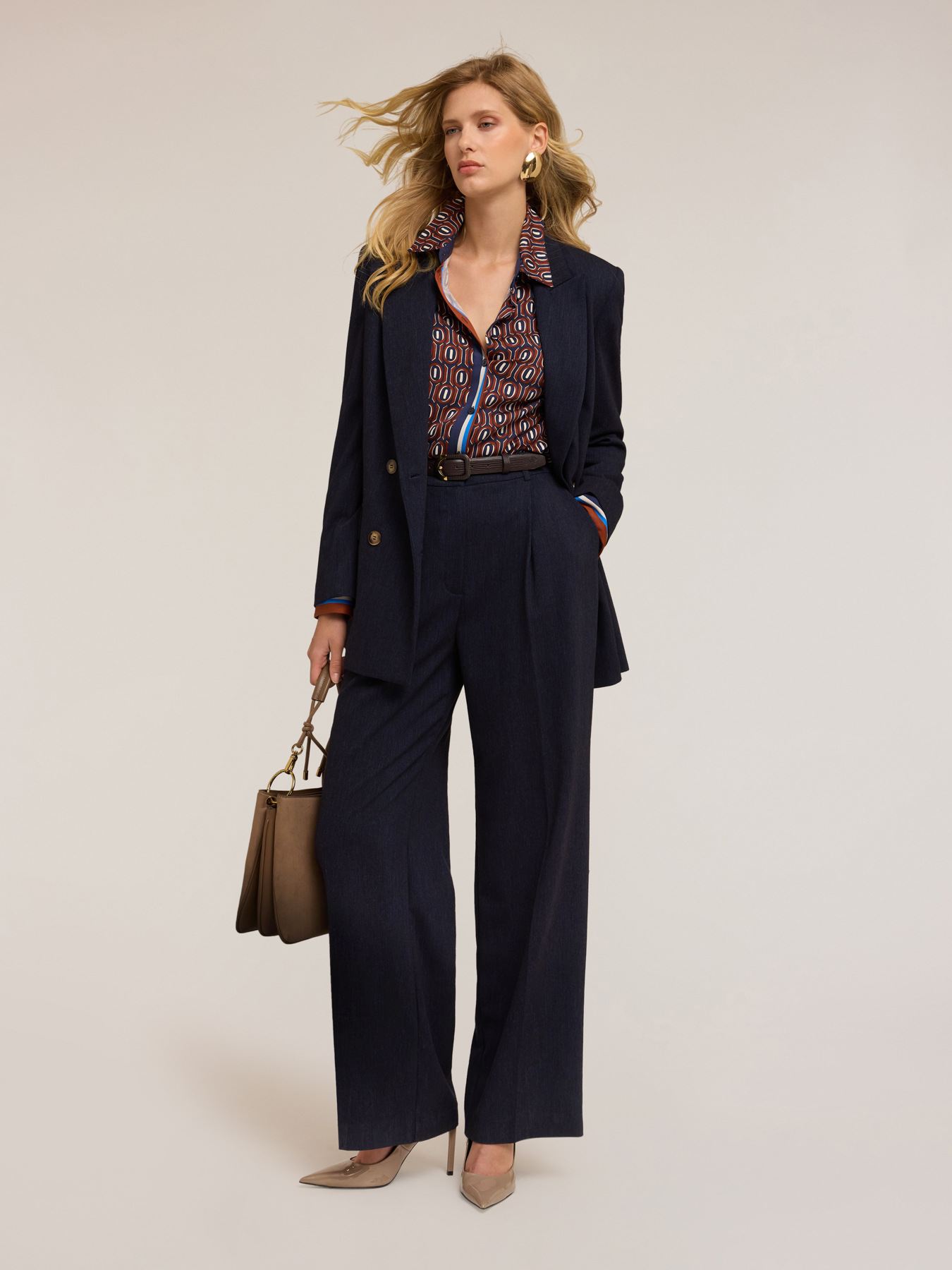 Fluid wide-leg pleated trousers image number 0