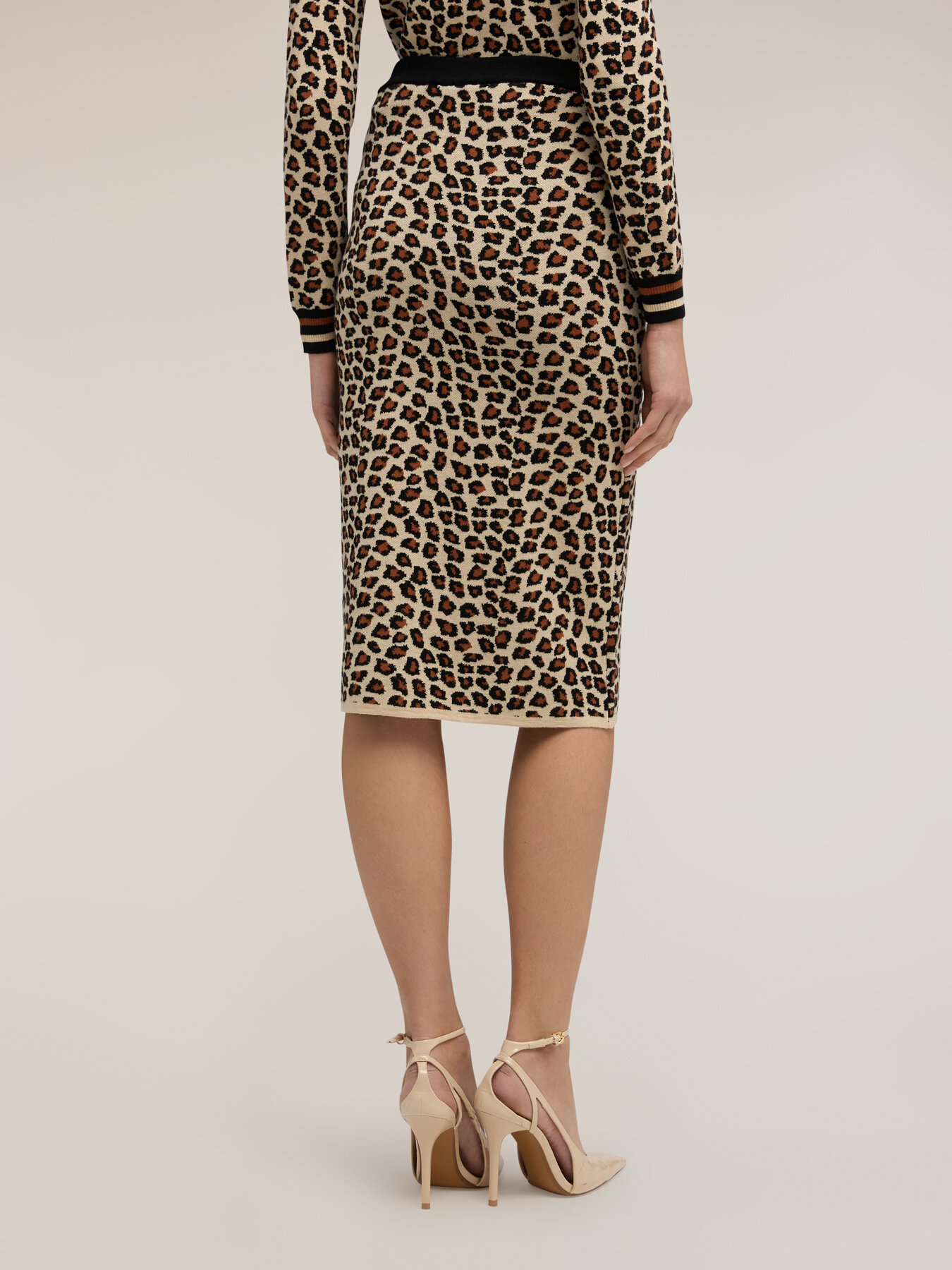 Animal print knit tube skirt image number 1